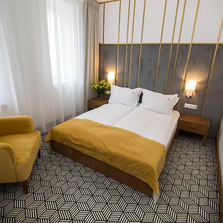 מלון Platinum Boutique 4*
