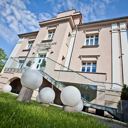 Отель Platinum Boutique 4*